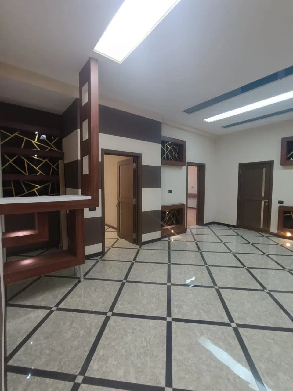 4 otaqlı mənzil 170 m² satılır