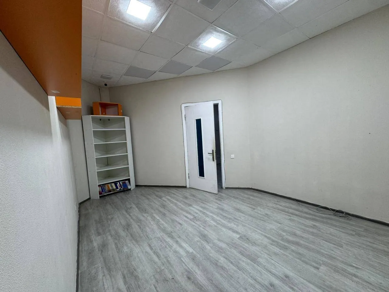 4 otaqlı ofis, 100 m² kirayə verilir — şəkil 6