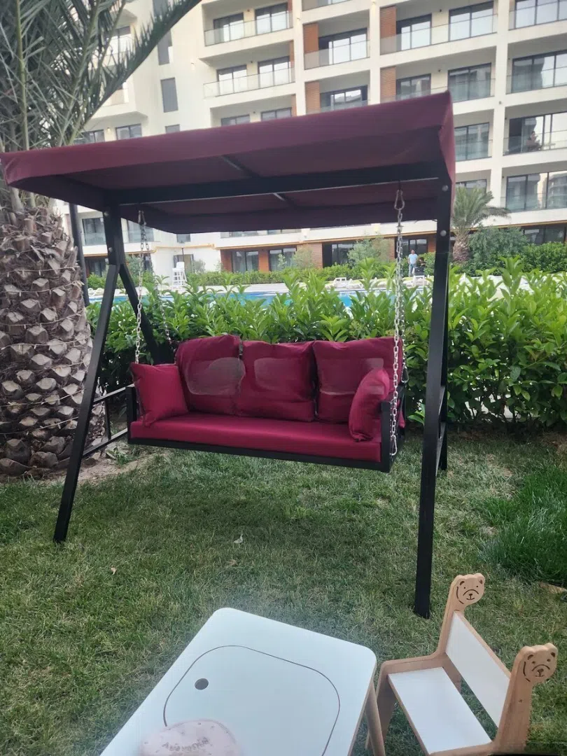 Bağ yelləncəyi, Bənövşəyi rəng — şəkil 1