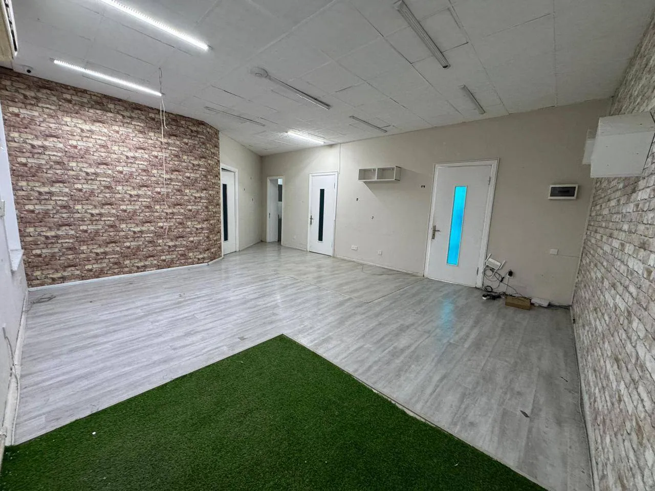 4 otaqlı ofis, 100 m² kirayə verilir — şəkil 10