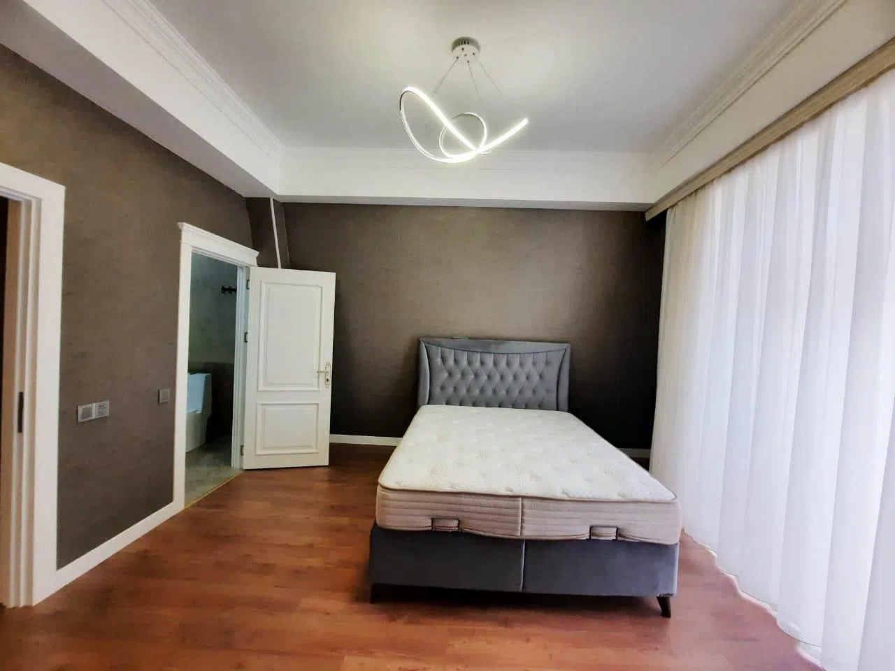 4 otaqlı mənzil 160 m² kirayə verilir — şəkil 26