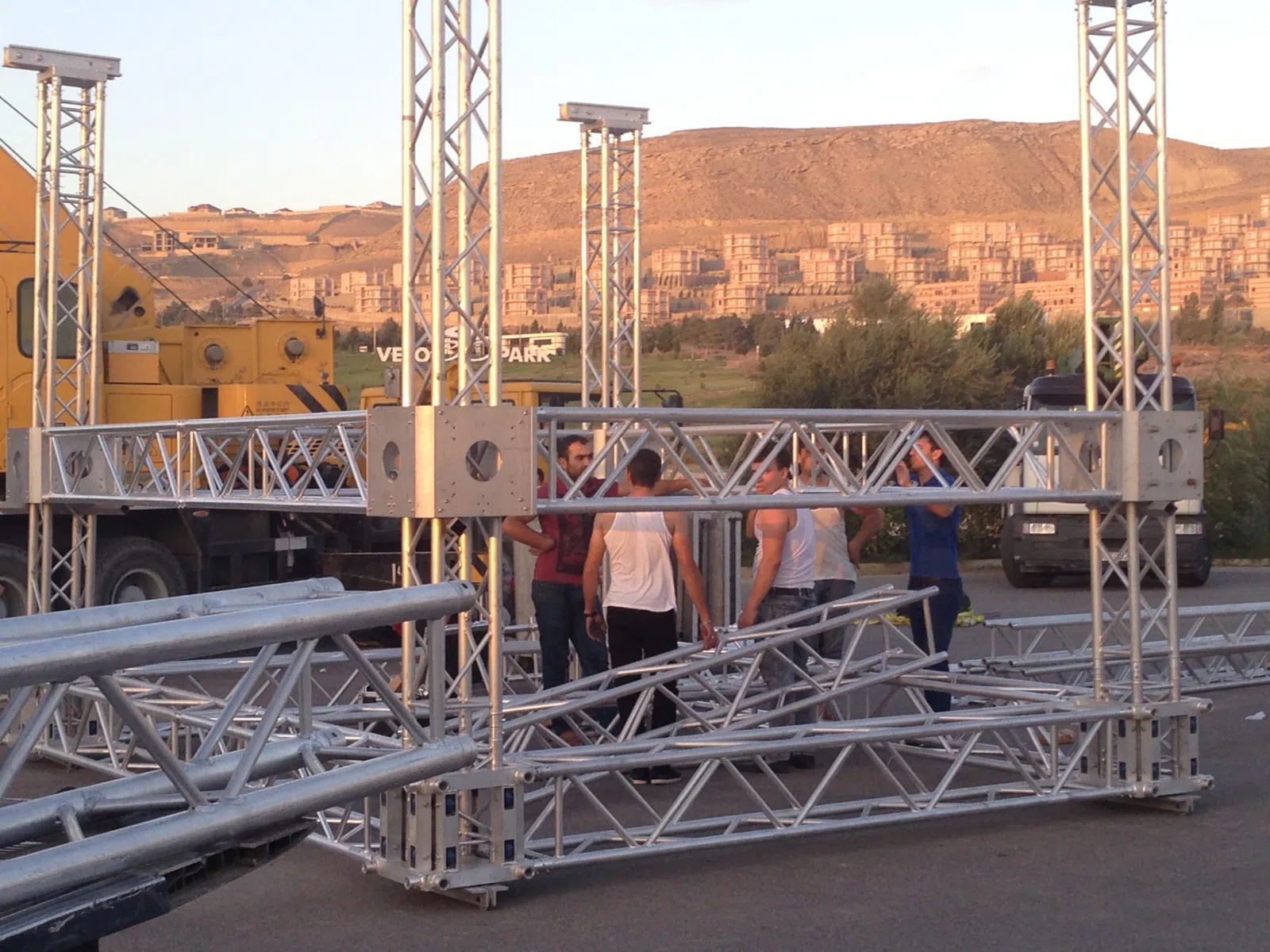 Səhnə və Truss Konstruksiyalarının Quraşdırılması Xidməti — şəkil 12