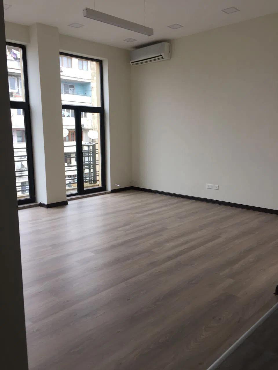 3 otaqlı ofis, 5400 m² kirayə verilir