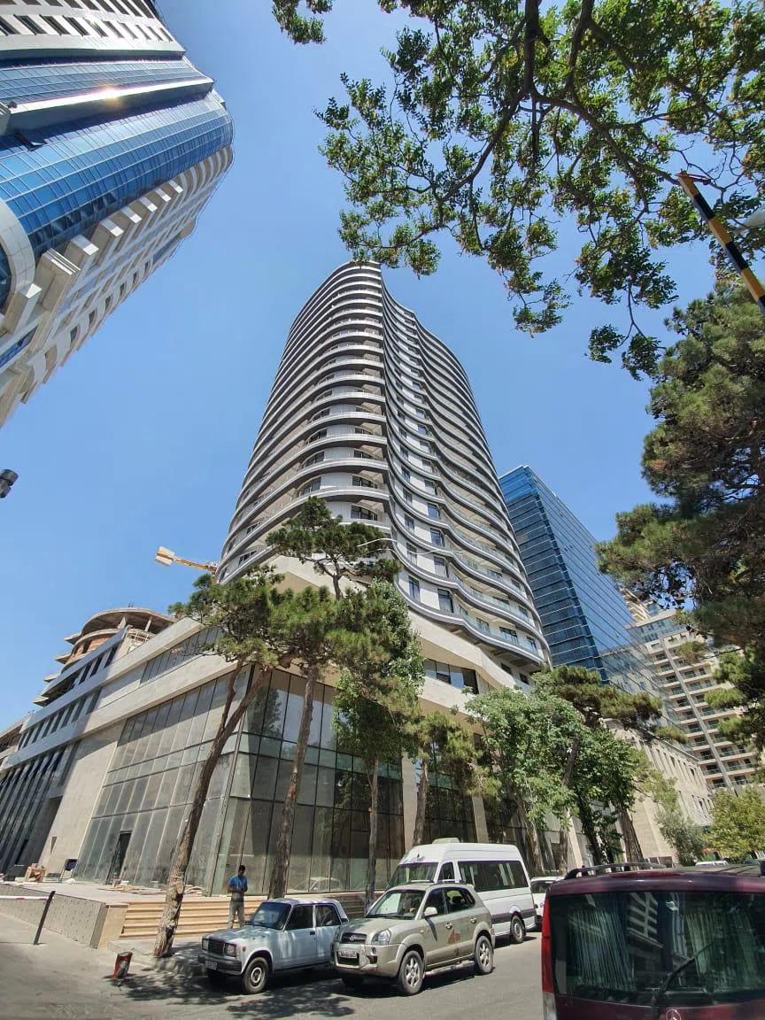 3 otaqlı mənzil 104 m² kirayə verilir