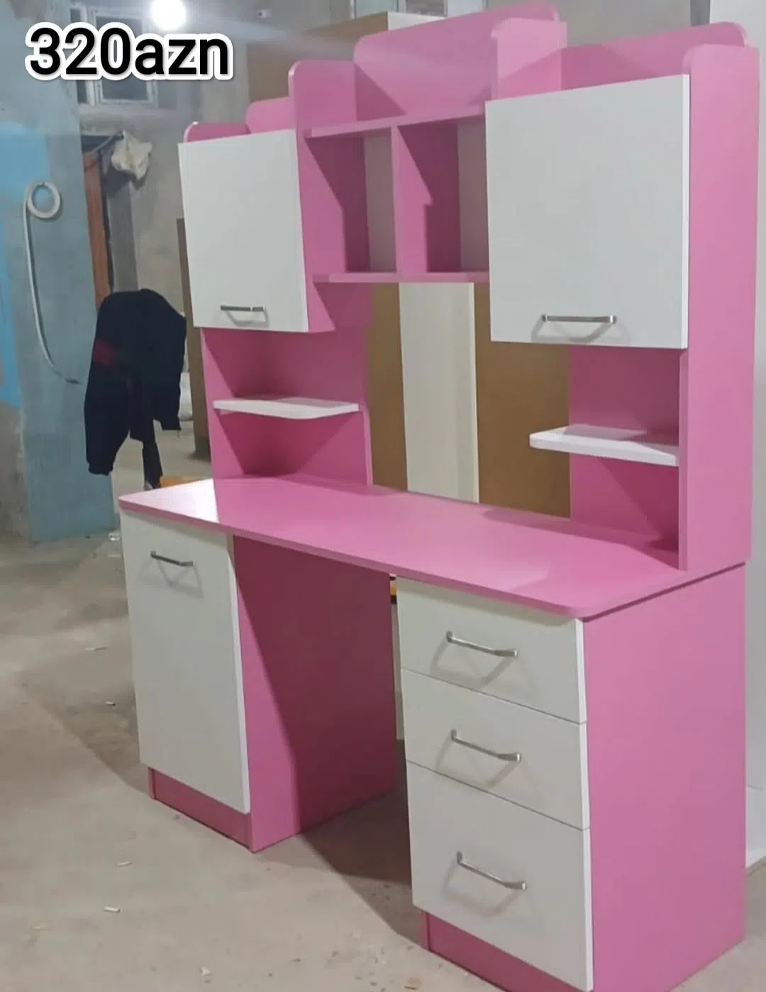 Desk, White color - Tenderyard