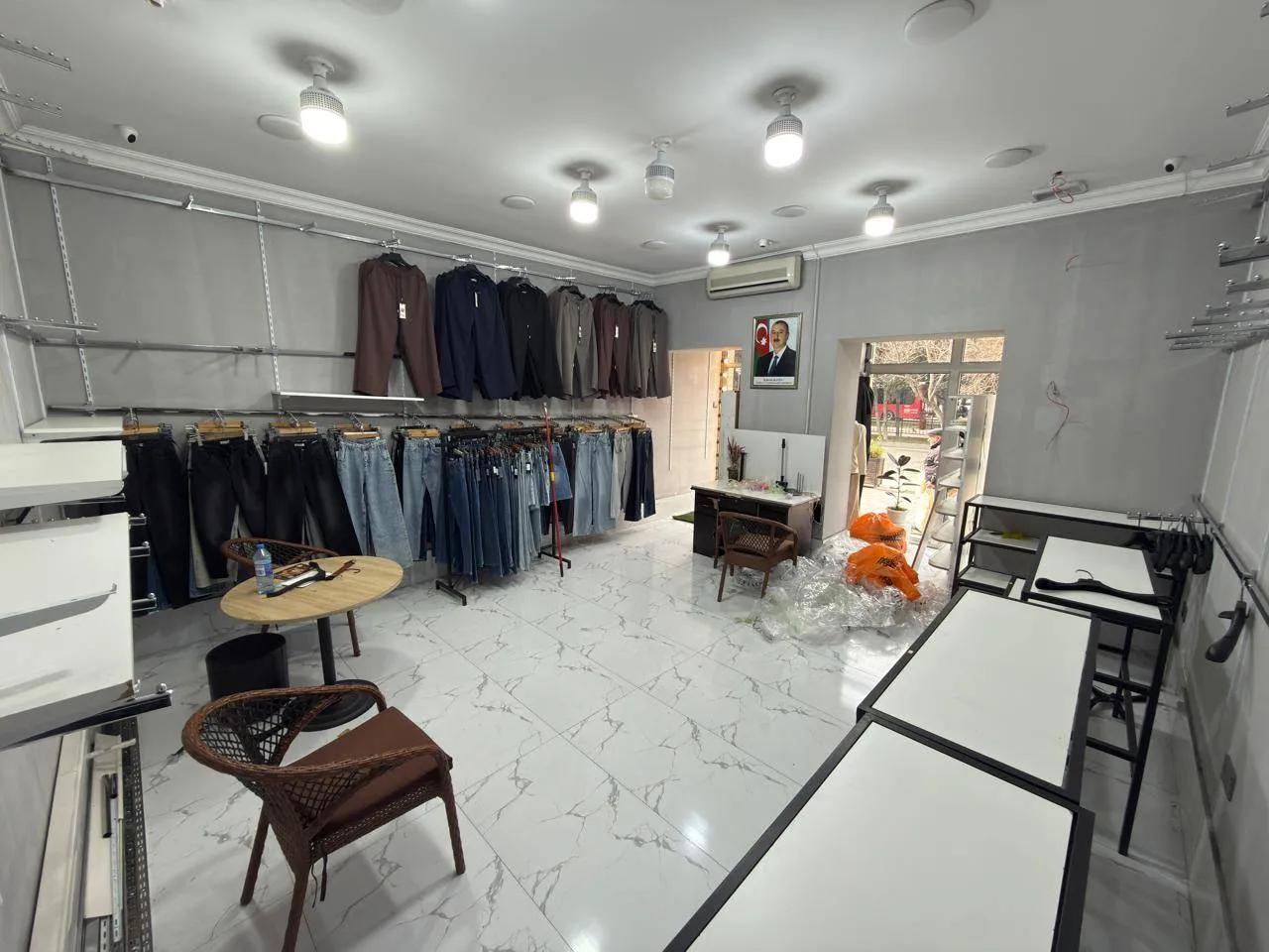 Yaxşı təmirli ticarət obyekti, 40 m² kirayə verilir — şəkil 7