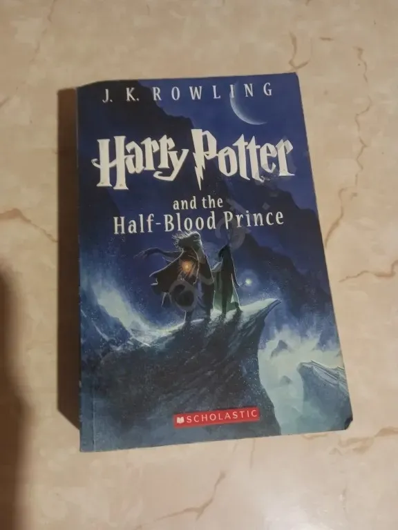 Harry Potter kitabı (İngilis dilində)