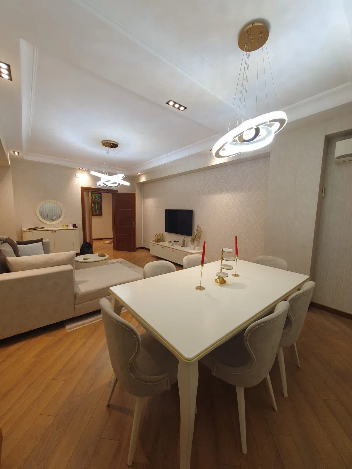 4 otaqlı mənzil 130 m² satılır