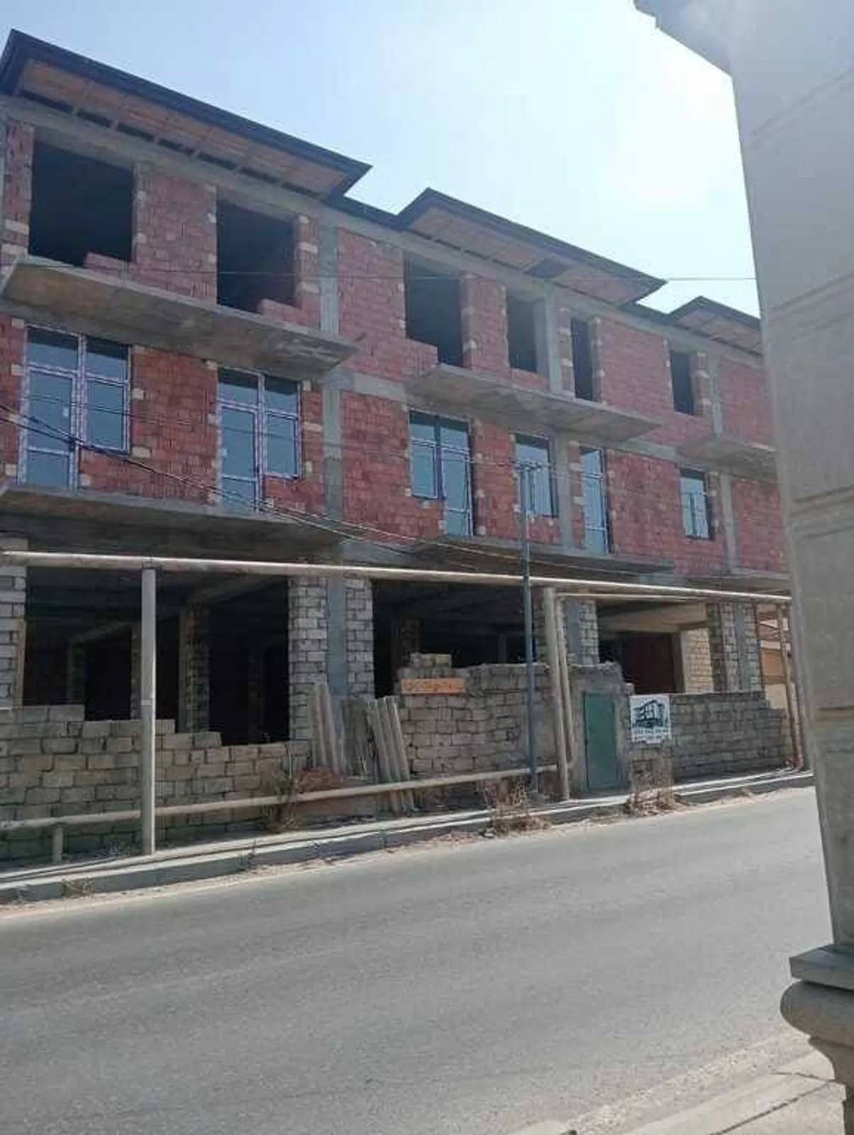Təmirsiz ticarət obyekti, 1600 m² satılır