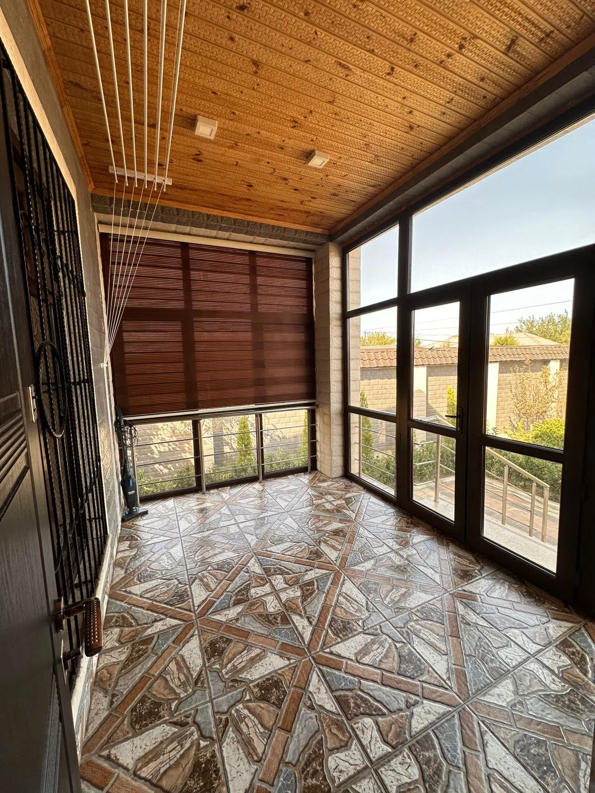 6 otaqlı villa 270 m² - 6 sot torpaq sahəsində satılır — şəkil 3